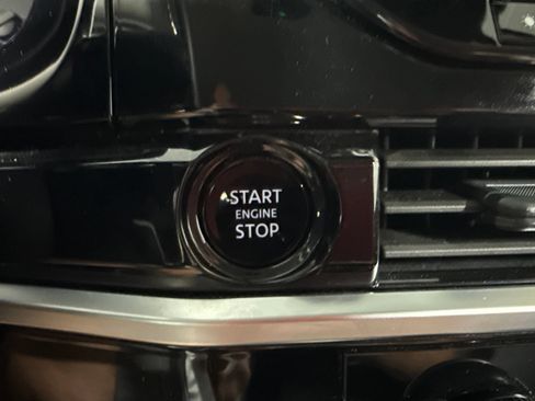 Used 2025 Nissan Pathfinder SL AWD/4WD image 27