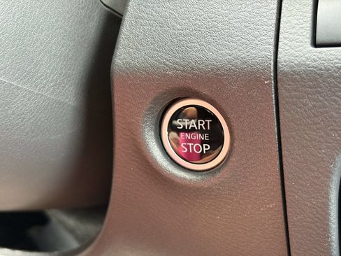 Used 2025 Nissan Frontier SV AWD/4WD image 18