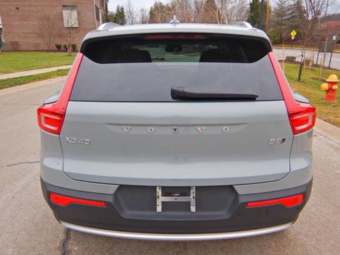 Used 2025 Volvo XC40 B5 Core image 12