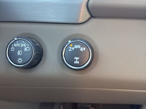 Used 2017 GMC Yukon SLT w/ Premium Edition image 17