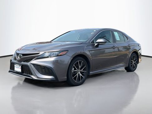 Used 2024 Toyota Camry SE FWD image 11