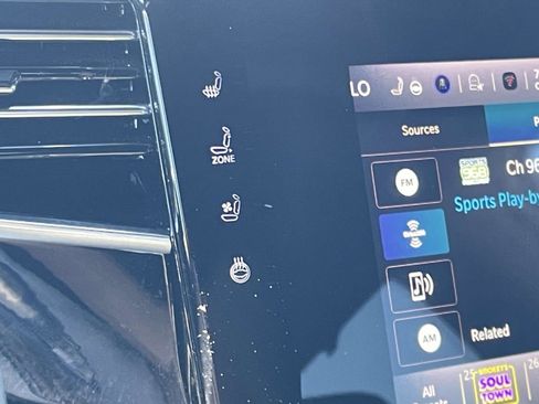 Used 2022 Jeep Wagoneer Series III w/ Convenience Group I image 2