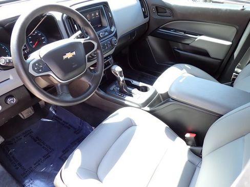 Used 2022 Chevrolet Colorado W/T w/ WT Convenience Package AWD/4WD image 9