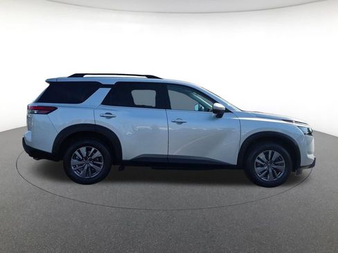 Used 2023 Nissan Pathfinder SV w/ SV Premium Package AWD/4WD image 4