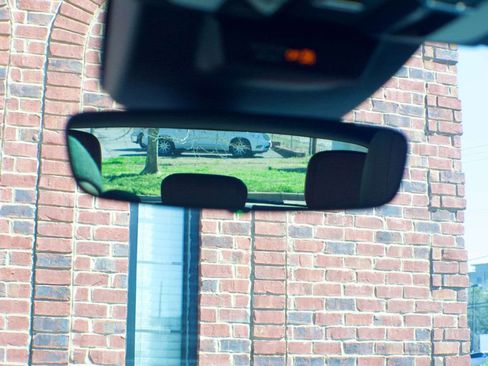 Used 2024 Porsche Macan MSRP$74470/PremiumPlusPkg/Heat image 38