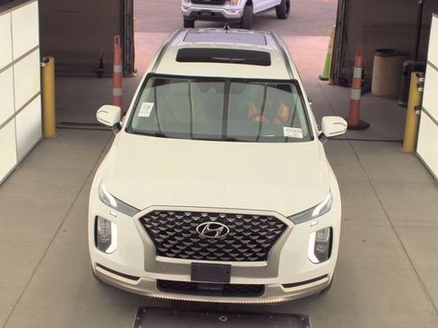 Used 2022 Hyundai Palisade Calligraphy image 2