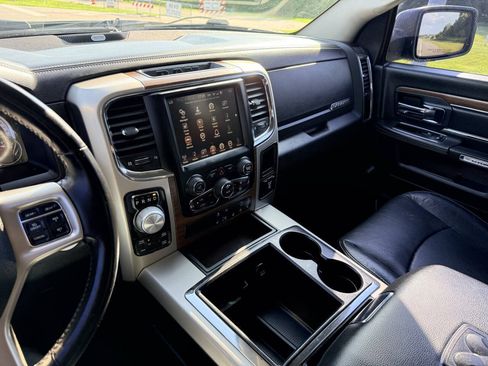 Used 2015 RAM 1500 Laramie w/ Convenience Group AWD/4WD image 18