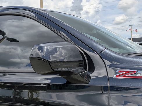 Used 2022 Chevrolet Suburban Z71 AWD/4WD image 11