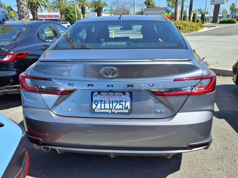 Used 2025 Toyota Camry SE FWD image 3