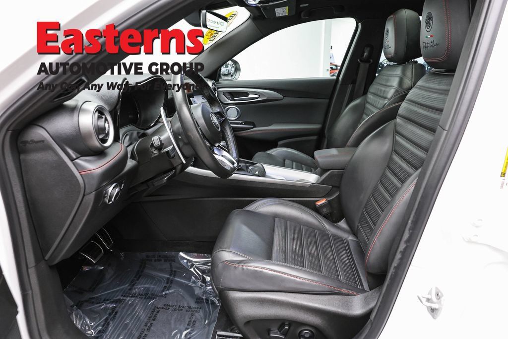 Used 2025 Alfa Romeo Tonale Tributo Italiano AWD/4WD image 14