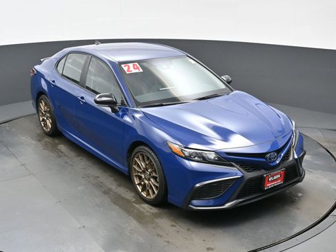 Used 2024 Toyota Camry SE w/ Convenience Package image 34