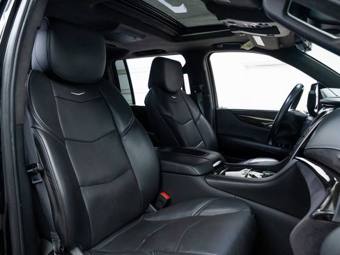 Used 2019 Cadillac Escalade ESV Platinum image 27