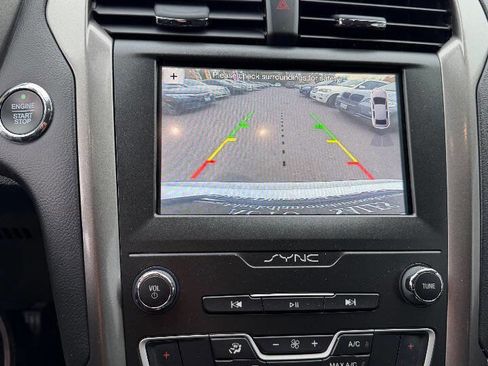 Used 2019 Ford Fusion SE image 16