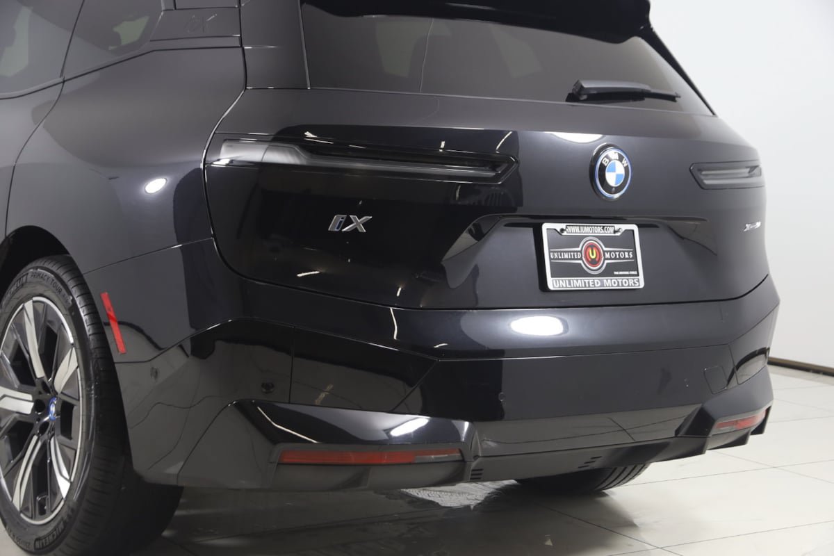 Used 2024 BMW iX xDrive50 w/ Sport Package AWD/4WD image 22