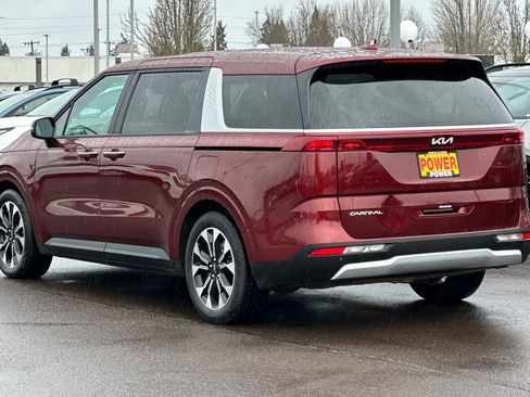 Used 2024 Kia Carnival EX image 6