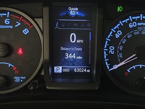 Used 2017 Toyota Tacoma TRD Sport w/ Tow Package (A/T) AWD/4WD image 17