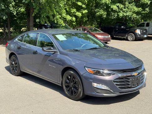 Used 2025 Chevrolet Malibu LT FWD image 3