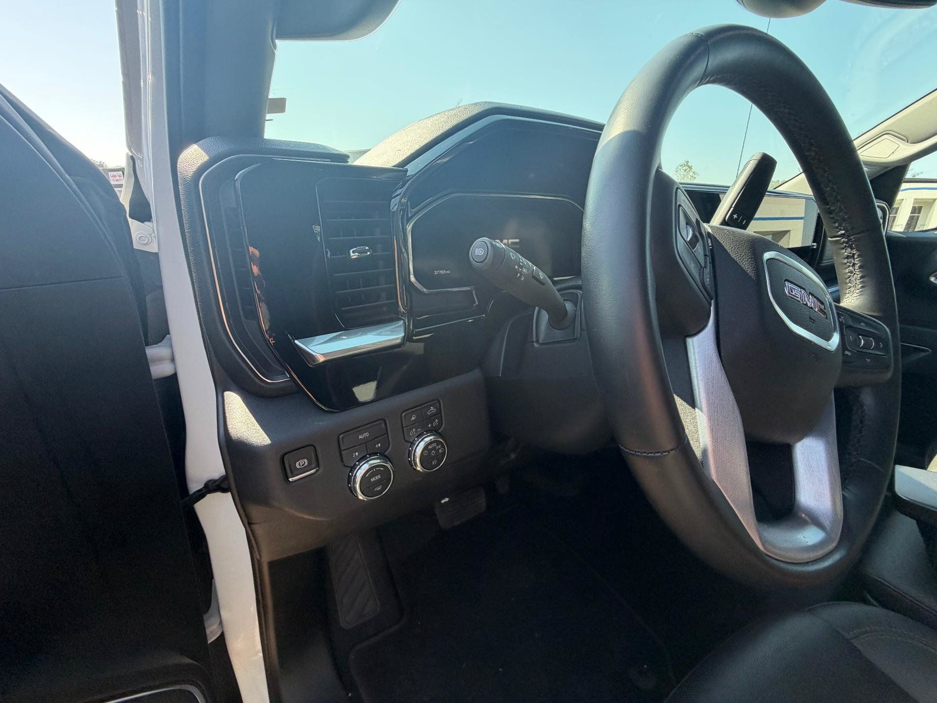 Used 2026 GMC Sierra 1500 SLT AWD/4WD image 9
