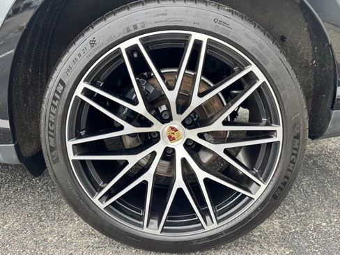 Used 2023 Porsche Macan AWD/4WD image 44