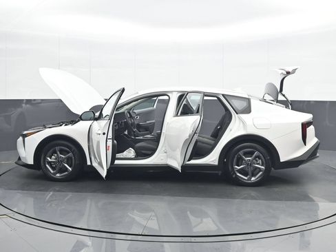 Used 2025 Kia K4 FWD image 28