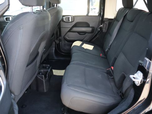 Used 2019 Jeep Wrangler Unlimited Sahara AWD/4WD image 9