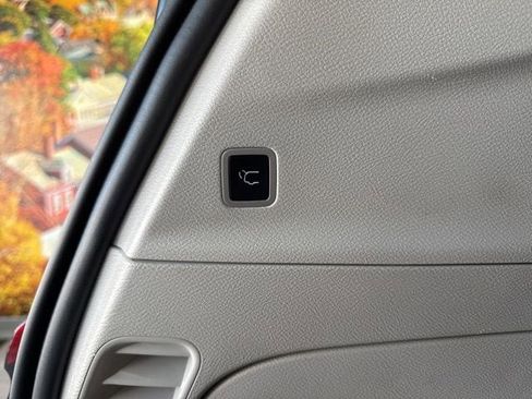 Used 2024 Chrysler Pacifica Touring-L image 45