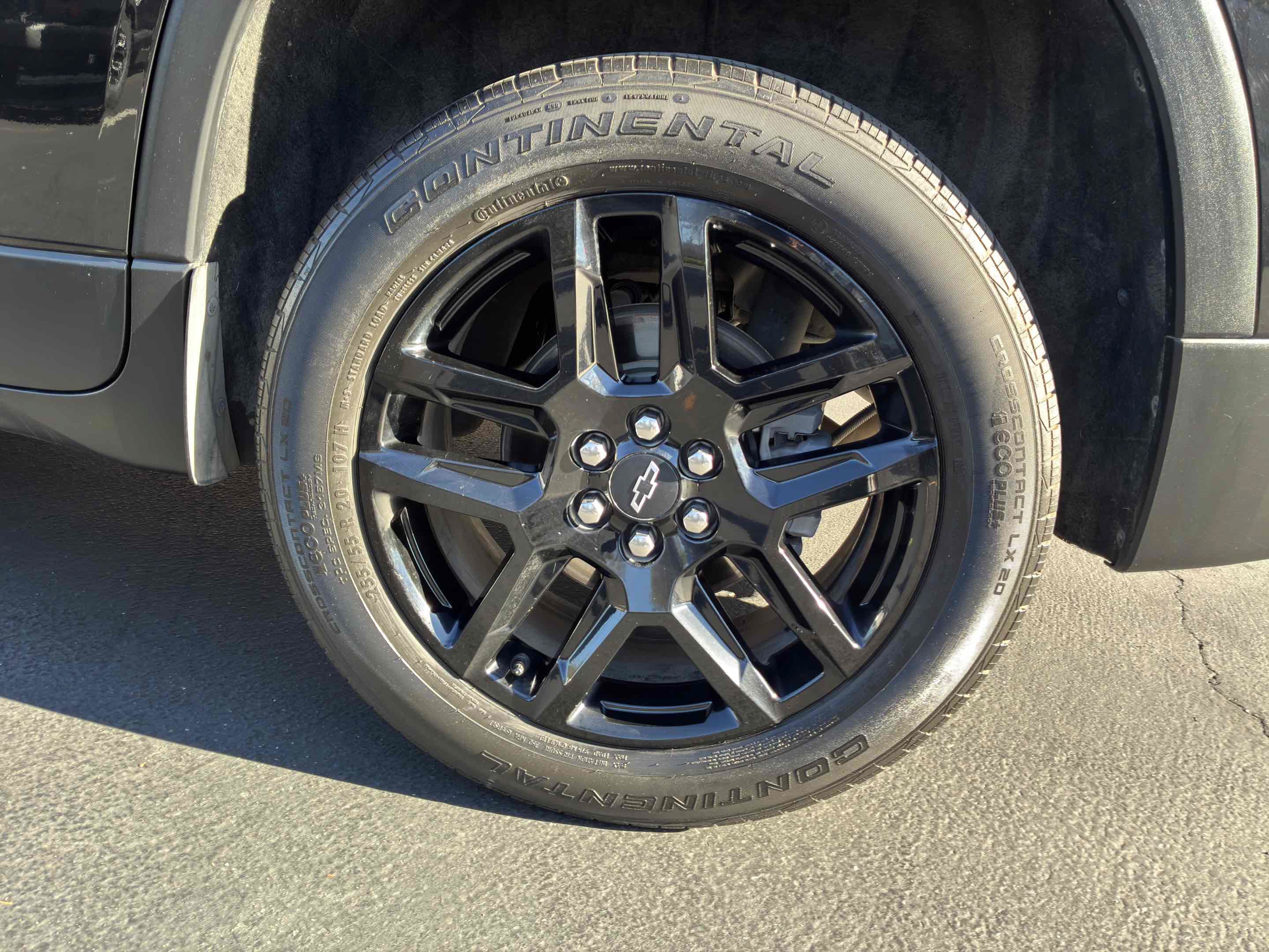 Used 2021 Chevrolet Traverse LS w/ LPO, Black Accent Package FWD image 14