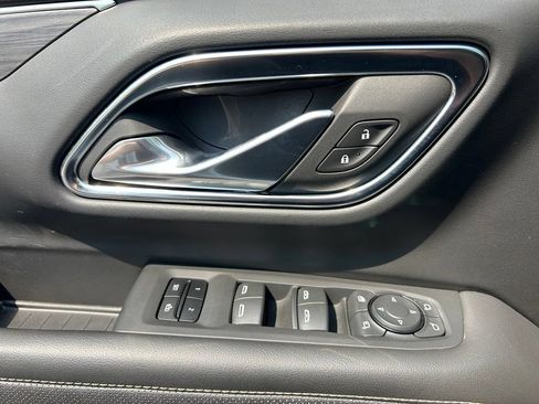 Used 2023 GMC Yukon XL SLT w/ SLT Premium Package RWD image 61