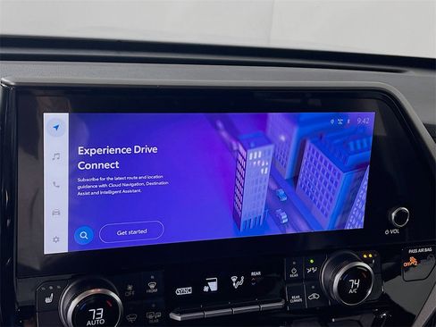 Certified 2024 Toyota Highlander XLE image 14