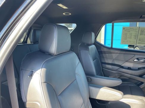 Used 2023 Chevrolet Traverse LT image 32