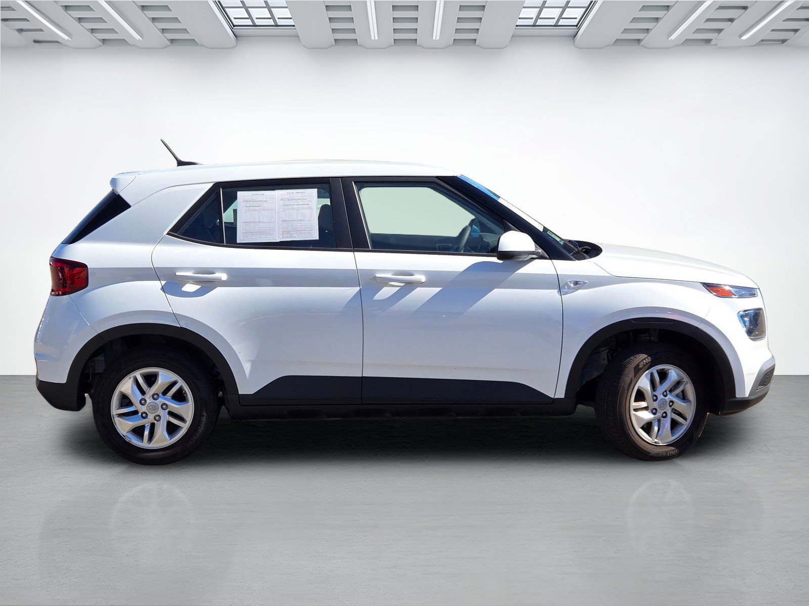 Certified 2026 Hyundai Venue SE FWD image 3