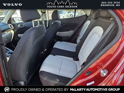 Used 2024 Hyundai Venue SEL image 16