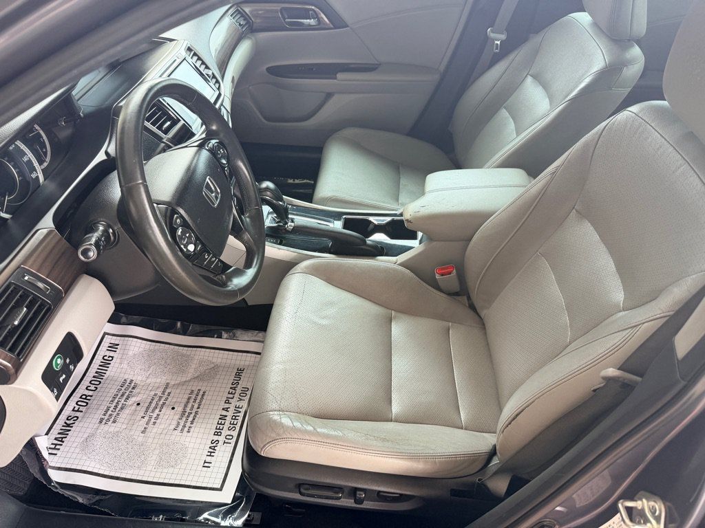 Used 2017 Honda Accord Touring image 5