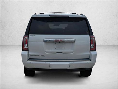 Used 2018 GMC Yukon XL Denali image 7