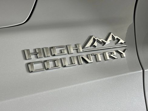 Certified 2026 Chevrolet Suburban High Country AWD/4WD image 20
