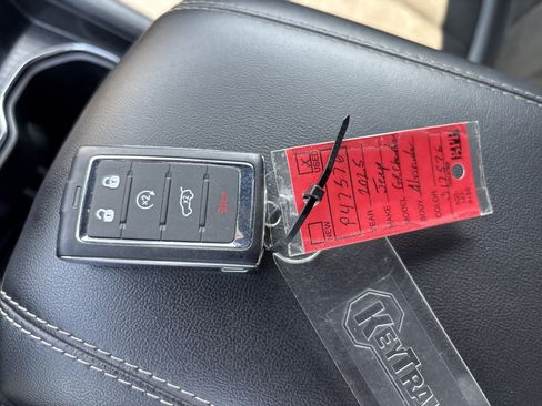 Used 2025 Jeep Grand Cherokee Altitude AWD/4WD image 36