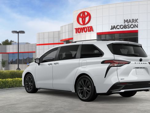 New 2026 Toyota Sienna XSE FWD image 6