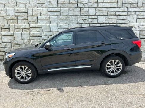Used 2023 Ford Explorer XLT w/ Equipment Group 202A AWD/4WD image 3