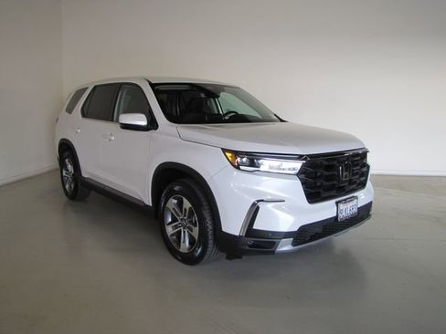 Certified 2024 Honda Pilot EX-L image 3