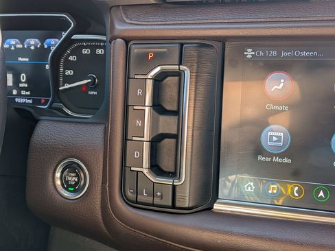 Used 2021 GMC Yukon Denali w/ Denali Premium Package AWD/4WD image 12