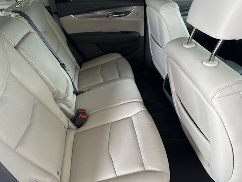 Used 2017 Cadillac XT5 Luxury w/ Driver Awareness Package image 30