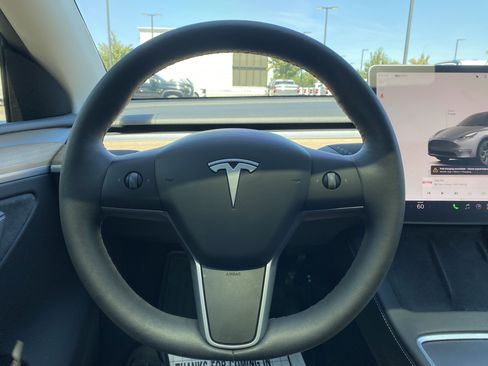 Used 2024 Tesla Model Y Long Range AWD/4WD image 19