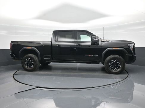 Used 2025 GMC Sierra 2500 AT4X image 4