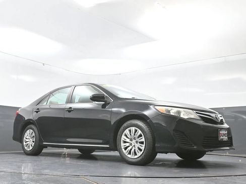 Used 2014 Toyota Camry LE FWD image 45