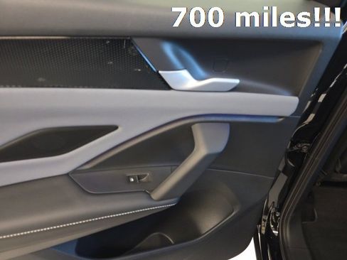 Certified 2025 Volkswagen Tiguan SE image 11