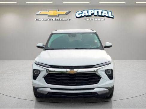 Used 2025 Chevrolet TrailBlazer LT AWD/4WD image 9