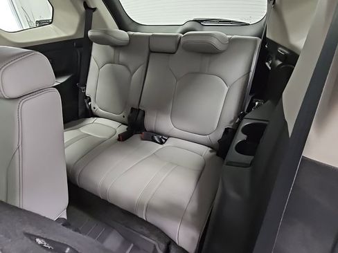 Used 2025 Honda Pilot EX-L image 31