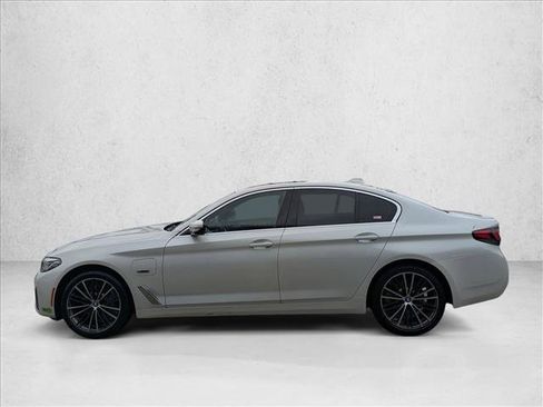 Used 2023 BMW 530e w/ Premium Package image 9