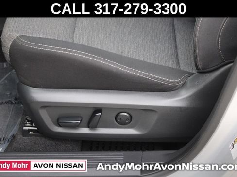 Used 2023 Nissan Rogue SV AWD/4WD image 17