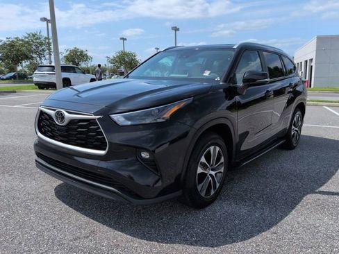 Used 2023 Toyota Highlander XLE FWD image 8